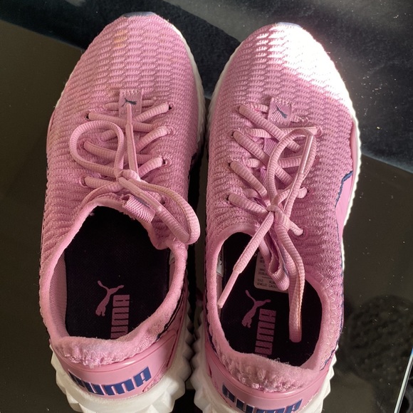 PUMA size 6.5 lavender Color - Picture 4 of 6